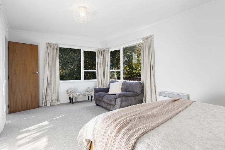 Photo of property in 48 Thurleigh Grove, Karori, Wellington, 6012