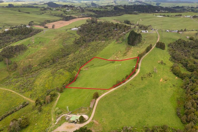 Photo of property in 421 Kiwitahi Road, Helensville, 0875