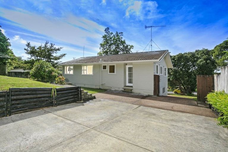 Photo of property in 7 Tahu Crescent, Sunnynook, Auckland, 0620