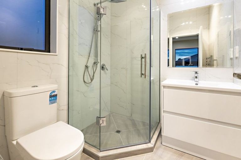 Photo of property in 12 Twin Parks Rise, Papakura, 2110