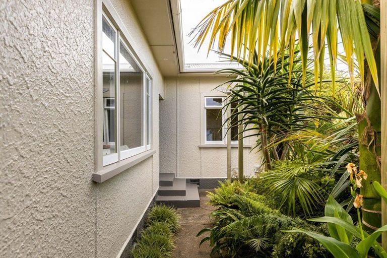Photo of property in 65 Paynters Avenue, Strandon, New Plymouth, 4312