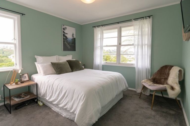 Photo of property in 41 Bassett Road, Johnsonville, Wellington, 6037