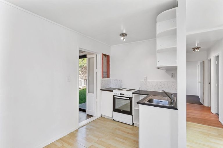 Photo of property in 2/35 Secretariat Place, Randwick Park, Auckland, 2105