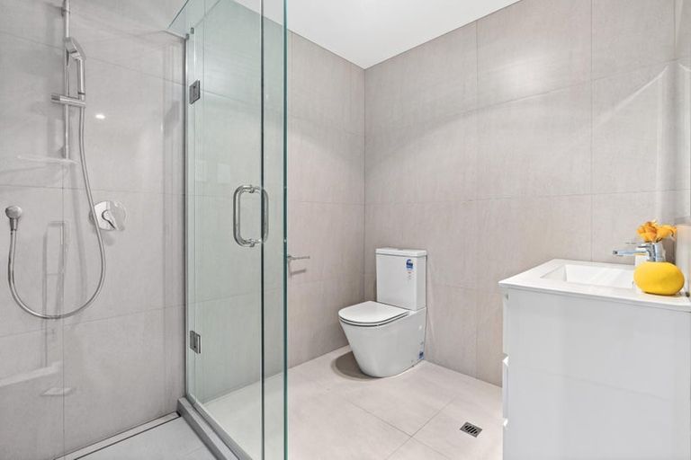 Photo of property in 6d Buisson Glade, West Harbour, Auckland, 0618