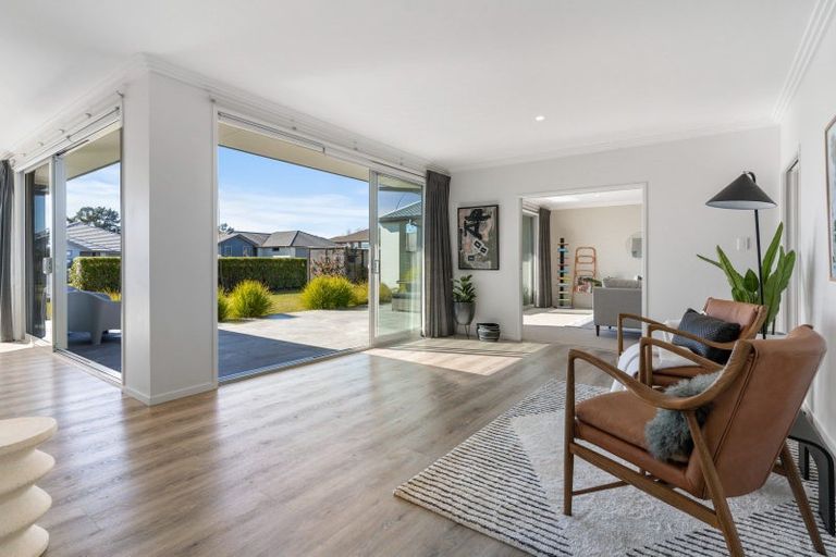 Photo of property in 1 Charlotte Drive, Omokoroa, 3114