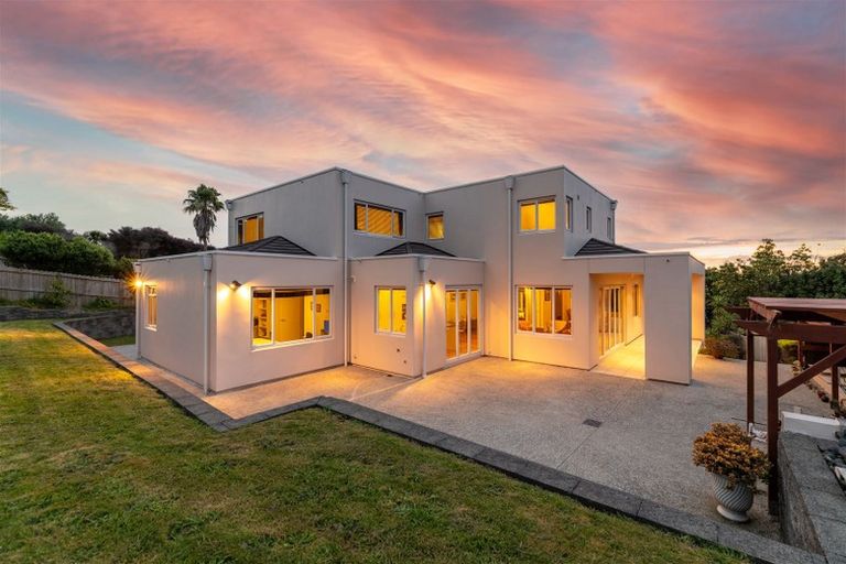 Photo of property in 35 Eynsham Court, Dannemora, Auckland, 2016