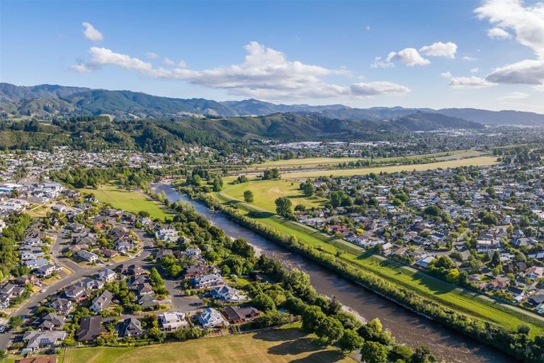 Photo of property in 1/21 Roband Crescent, Brown Owl, Upper Hutt, 5018