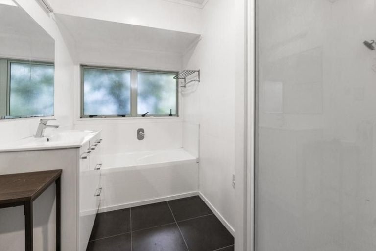 Photo of property in 26a Orams Road, Hillpark, Auckland, 2102