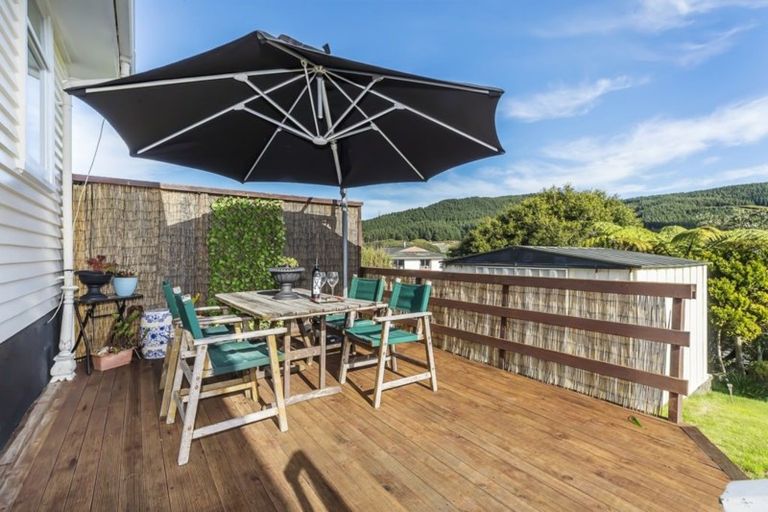 Photo of property in 78 Taylor Terrace, Tawa, Wellington, 5028