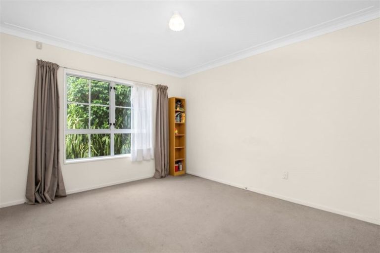 Photo of property in 2/10 Grande Vue Road, Hillpark, Auckland, 2102