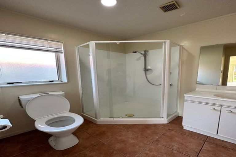 Photo of property in 1/15 Tolben Place, Golflands, Auckland, 2013