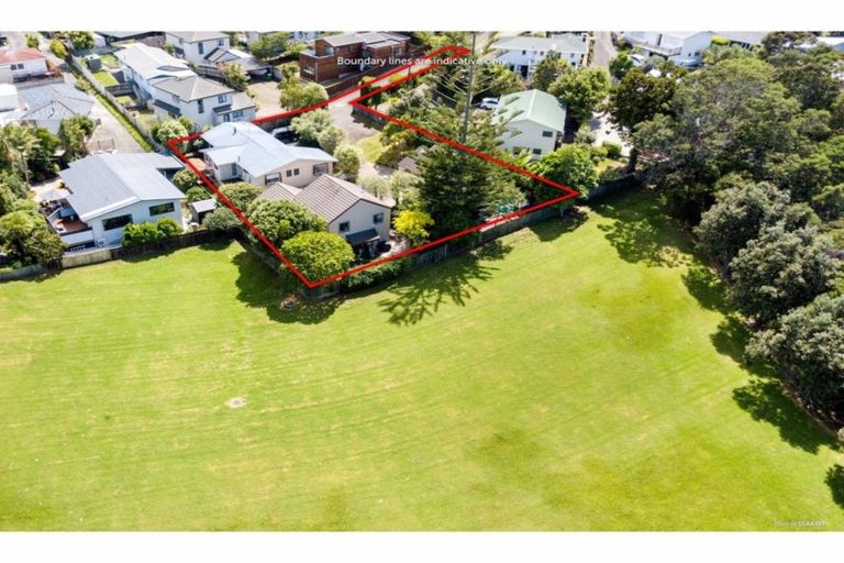 Photo of property in 2/24 Merton Avenue, Glenfield, Auckland, 0627