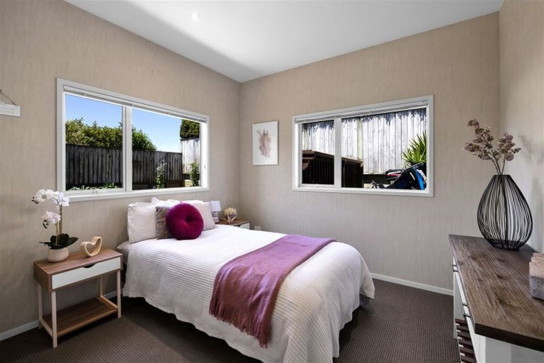 Photo of property in 10 Sampson Avenue, Waiwhakaiho, New Plymouth, 4312