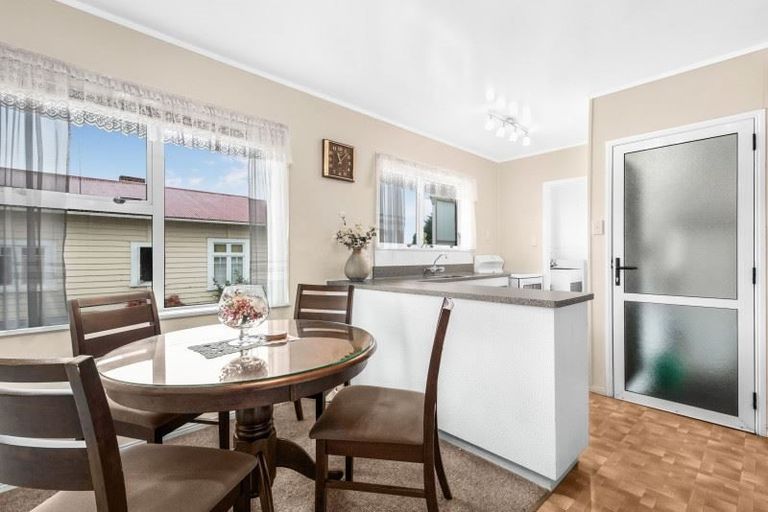 Photo of property in 2/52 Wallace Road, Papatoetoe, Auckland, 2025