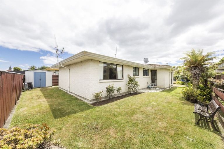 Photo of property in 2b Droylsden Place, Palmerston North, 4410