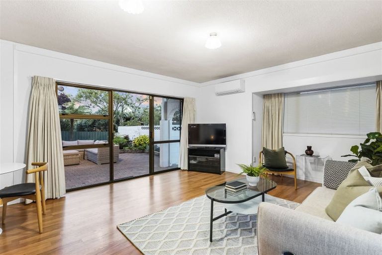 Photo of property in 2/26 Tui Glen Road, Birkenhead, Auckland, 0626