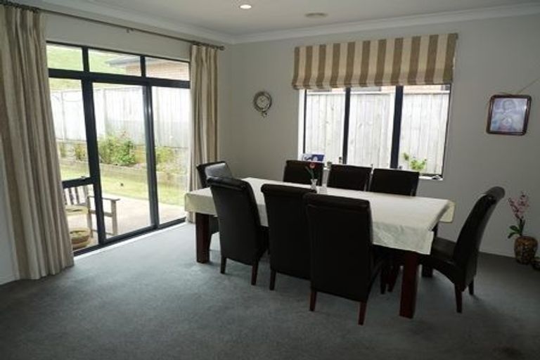 Photo of property in 77 Amesbury Drive, Churton Park, Wellington, 6037