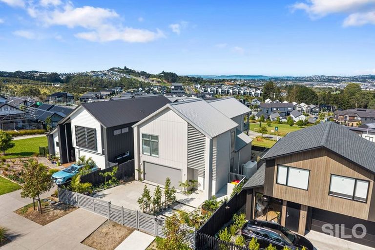 Photo of property in 35 Kikorangi Drive, Wainui, 0992