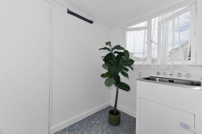 Photo of property in 10a Lewis Street, Blockhouse Bay, Auckland, 0600