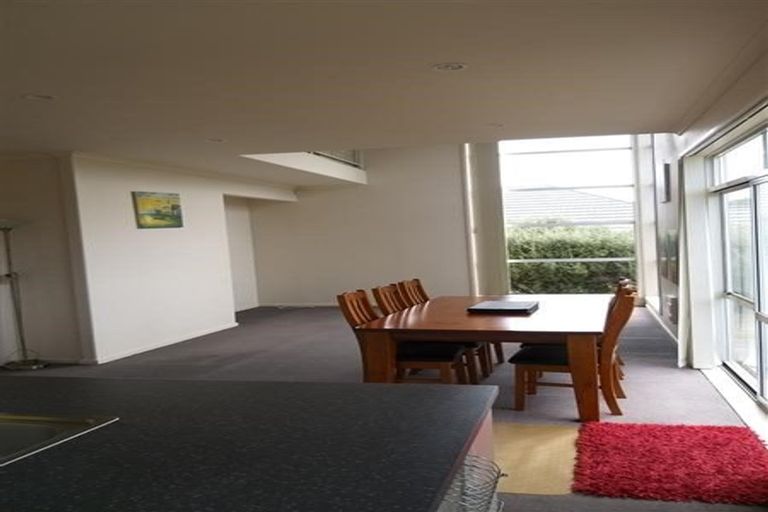 Photo of property in 74 George Deane Place, Greenhithe, Auckland, 0632