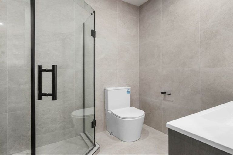 Photo of property in 18 Mariners View Road, Beach Haven, Auckland, 0626