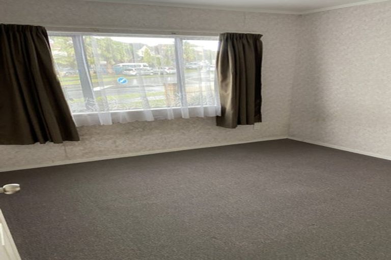 Photo of property in 1 Bougainvillaea Terrace, Goodwood Heights, Auckland, 2105