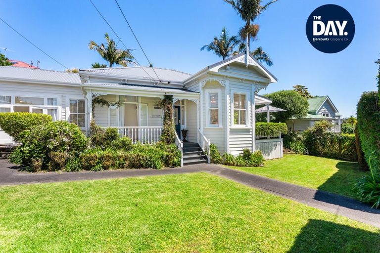 Photo of property in 31 Shoal Bay Road, Devonport, Auckland, 0624