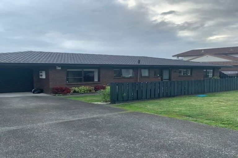 Photo of property in 1/3 West Street, Papakura, 2110