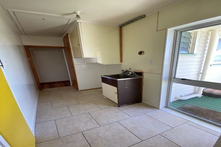 Photo of property in 11 Robert Burke Place, Henderson, Auckland, 0612