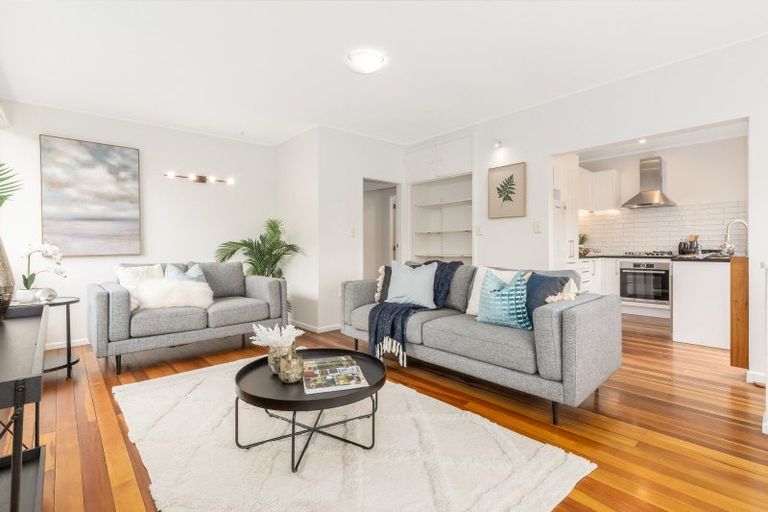 Photo of property in 142 The Ridgeway, Mornington, Wellington, 6021