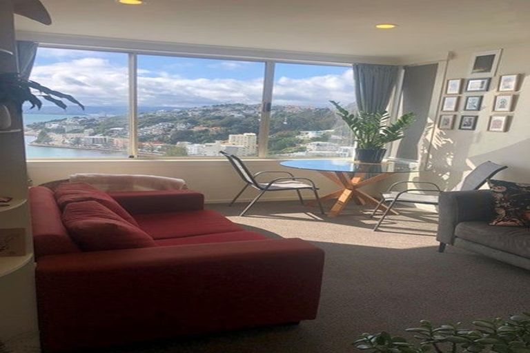 Photo of property in 10/2 Oriental Terrace, Mount Victoria, Wellington, 6011