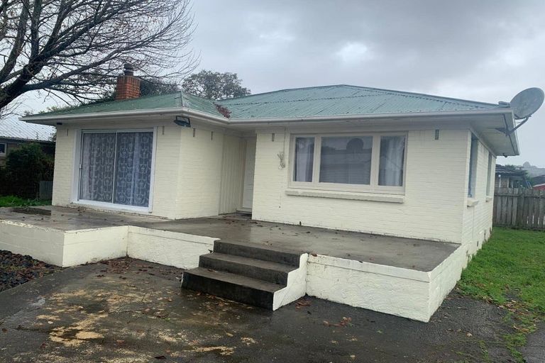 Photo of property in 68 Sutton Crescent, Papakura, 2110