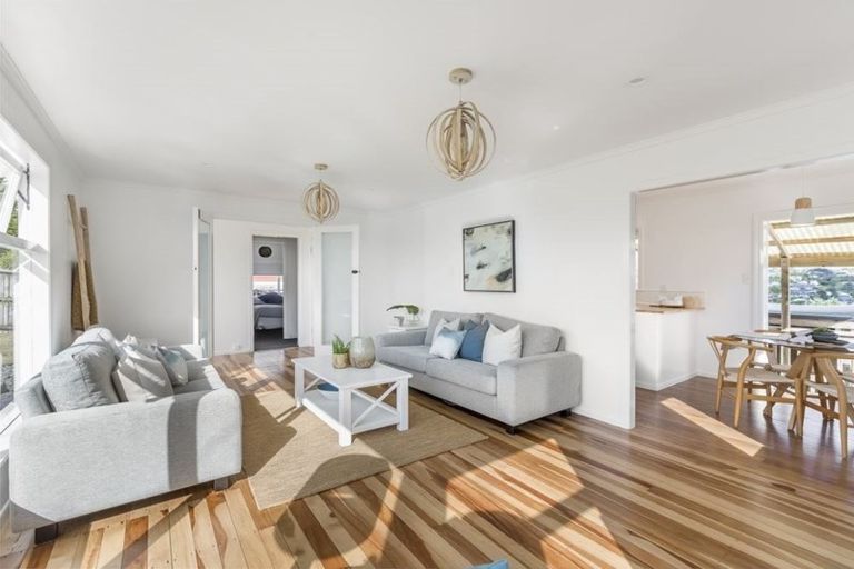 Photo of property in 1/35 Arran Road, Browns Bay, Auckland, 0630