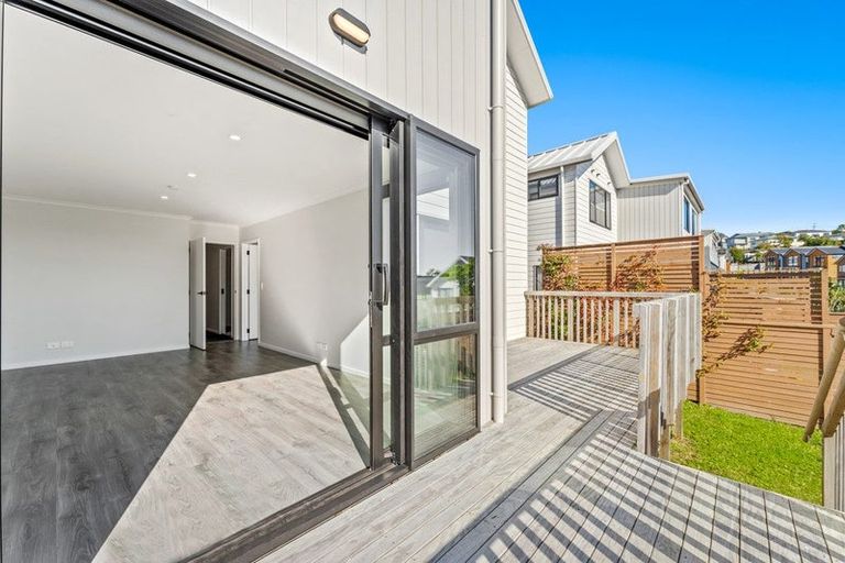 Photo of property in 17 Seafarer Crescent, Stanmore Bay, Whangaparaoa, 0932