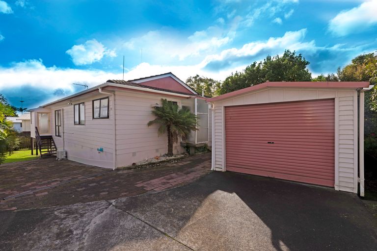 Photo of property in 53 Lavelle Road, Henderson, Auckland, 0612