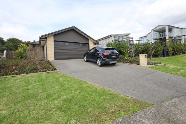 Photo of property in 17 Pakanga Grove, Pyes Pa, Tauranga, 3112