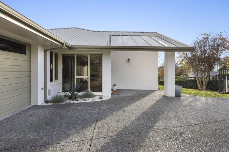 Photo of property in 1 Orlando Close, Frankleigh Park, New Plymouth, 4310