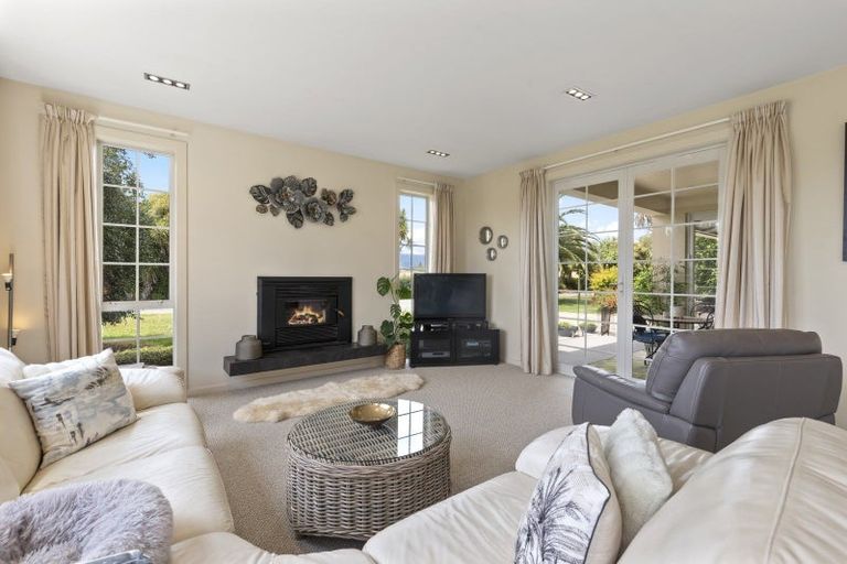 Photo of property in 15 Tarahunga Road, Levin, 5571