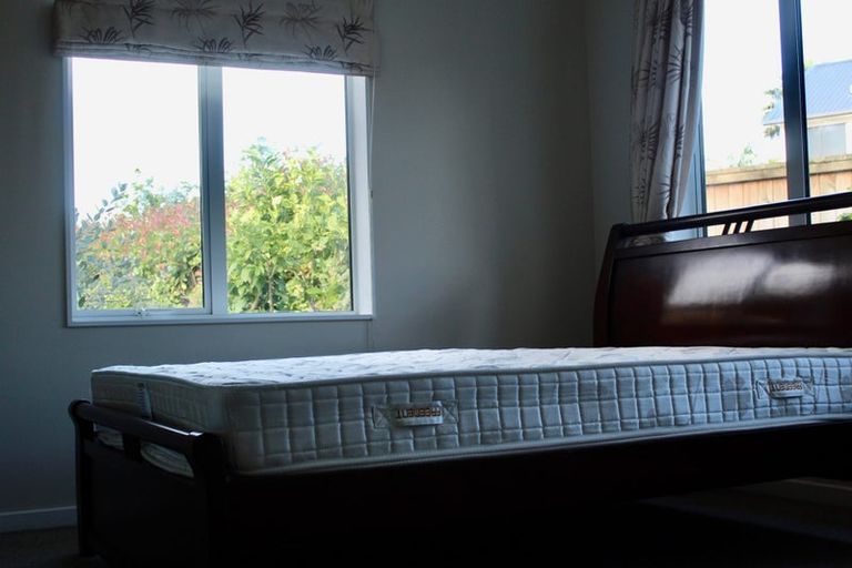 Photo of property in 9 Keating Rise, Northcross, Auckland, 0632