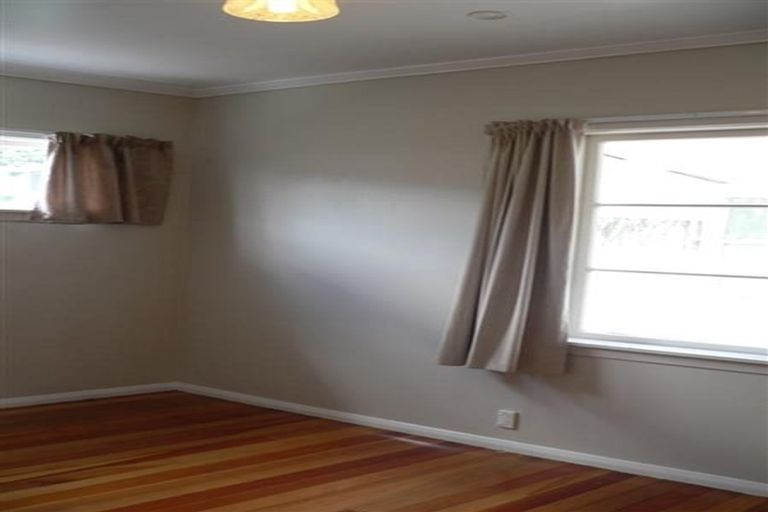 Photo of property in 2 Carleton Terrace, Tawa, Wellington, 5028
