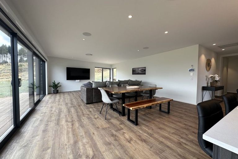 Photo of property in 13 Akitu Rise, Wanaka, 9305