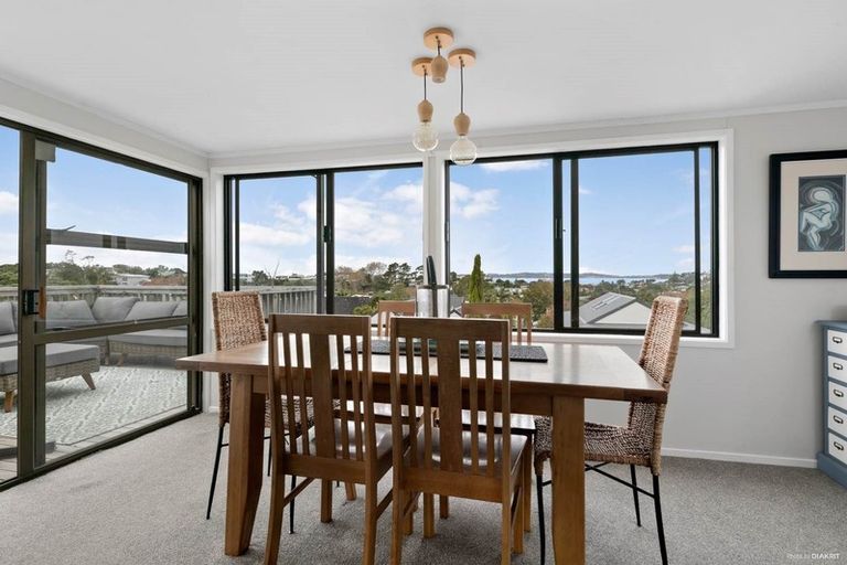 Photo of property in 31 Rosario Crescent, Red Beach, 0932