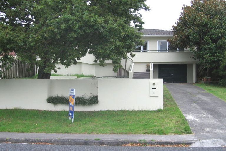 Photo of property in 8 Brunton Place, Glenfield, Auckland, 0629