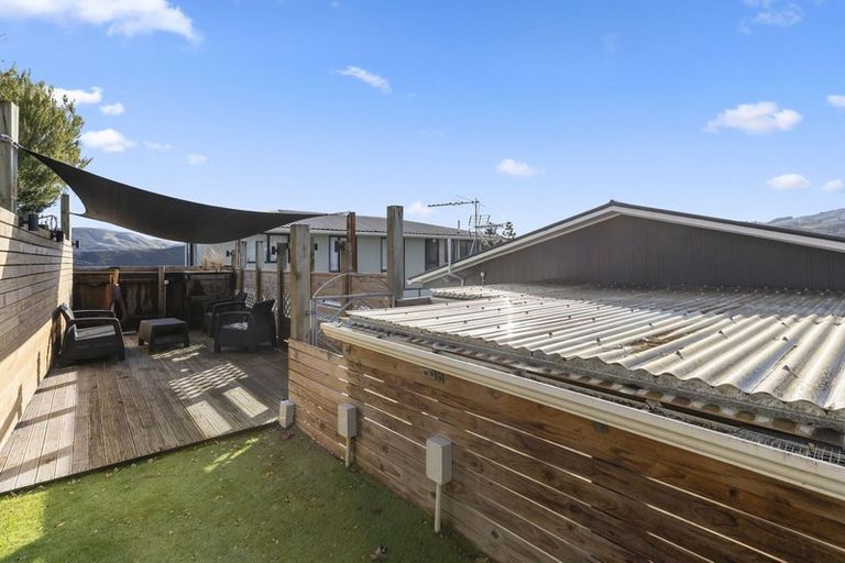 Photo of property in 2 Mcmanaway Grove, Stokes Valley, Lower Hutt, 5019