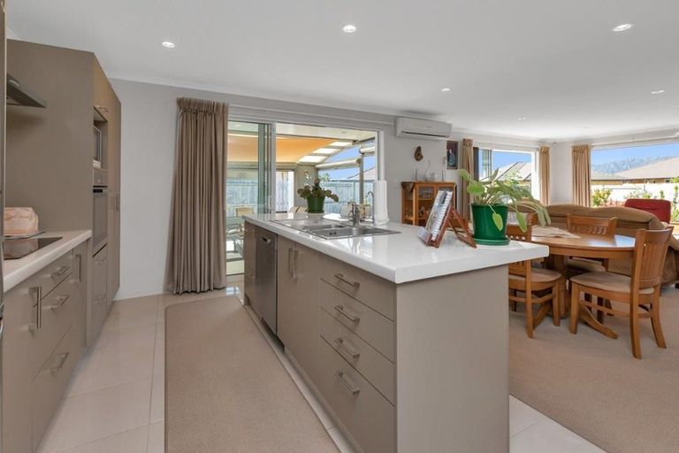 Photo of property in 6 Kamahi Place, One Tree Point, 0118