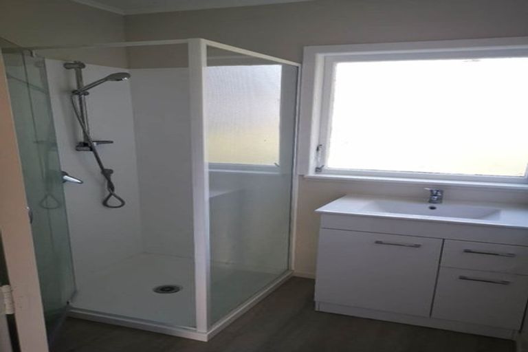 Photo of property in 17 Diana Drive, Glenfield, Auckland, 0627