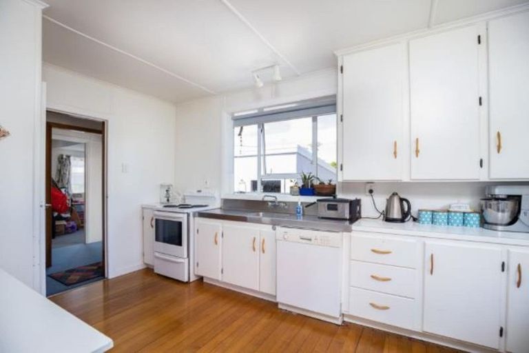 Photo of property in 98 Mangorei Road, Strandon, New Plymouth, 4312