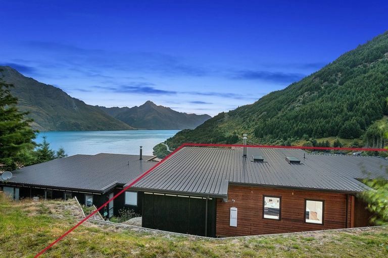 Photo of property in 15a Mackinnon Terrace, Sunshine Bay, Queenstown, 9300