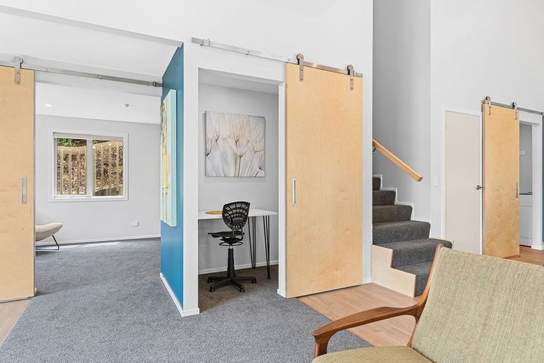 Photo of property in 5 Awanui Street, Merrilands, New Plymouth, 4312