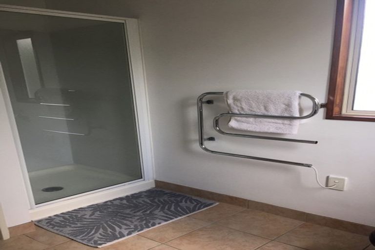 Photo of property in 5 Alfred Street, Northcote Point, Auckland, 0627